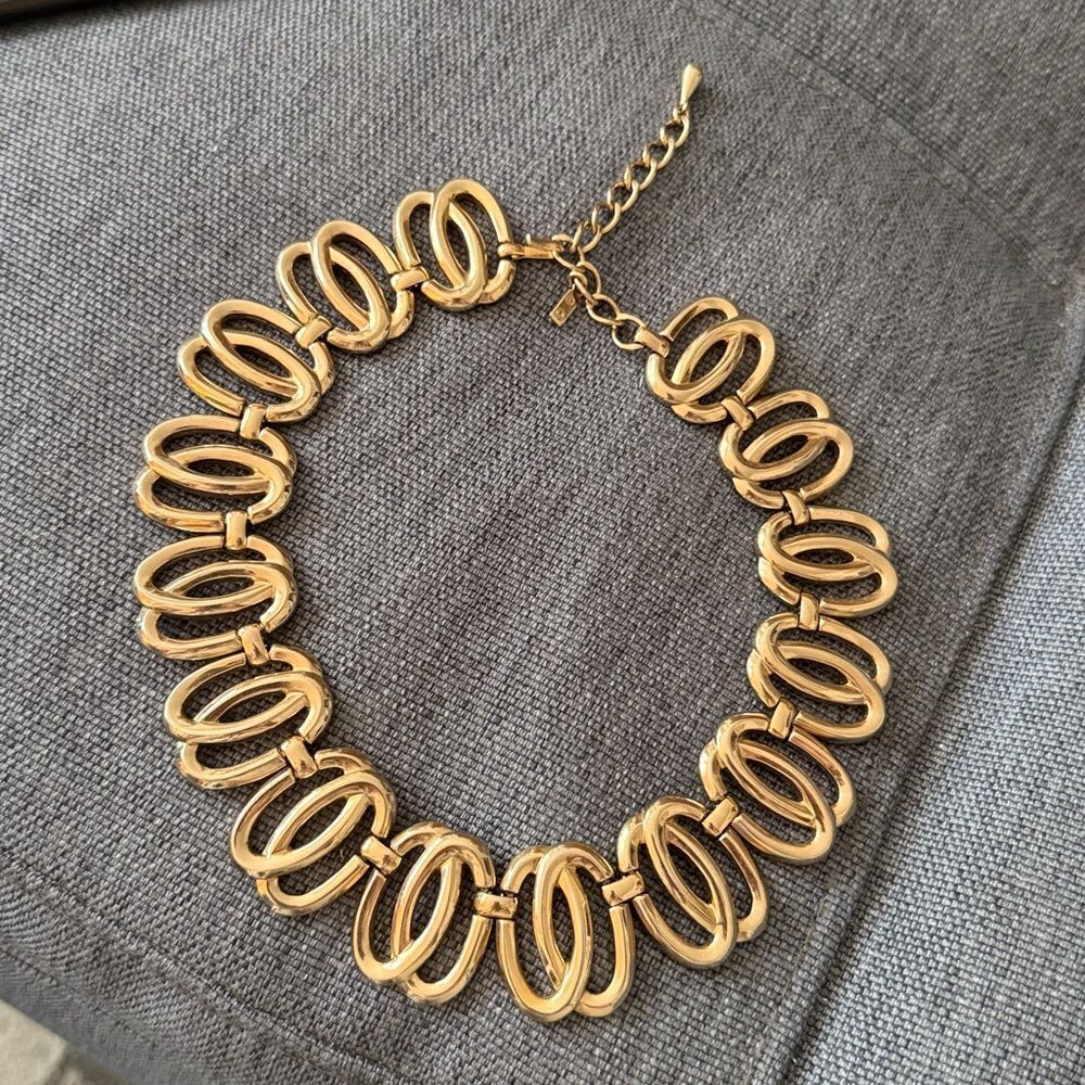 Monet Vintage Roulette Gold Tone Oval Link Collar Necklace. Circa 1956. - Picture 6 of 9